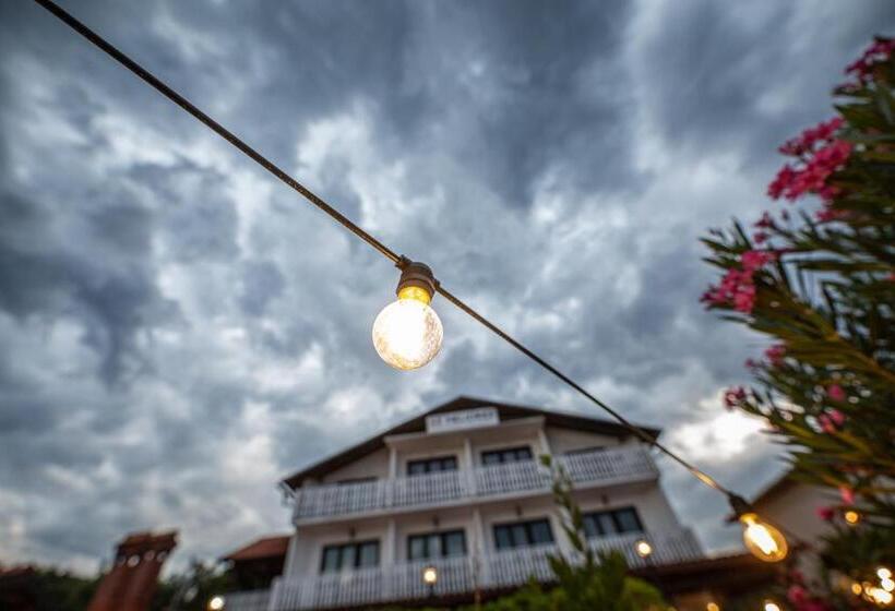 فندق Meliores Rooms & Restaurant