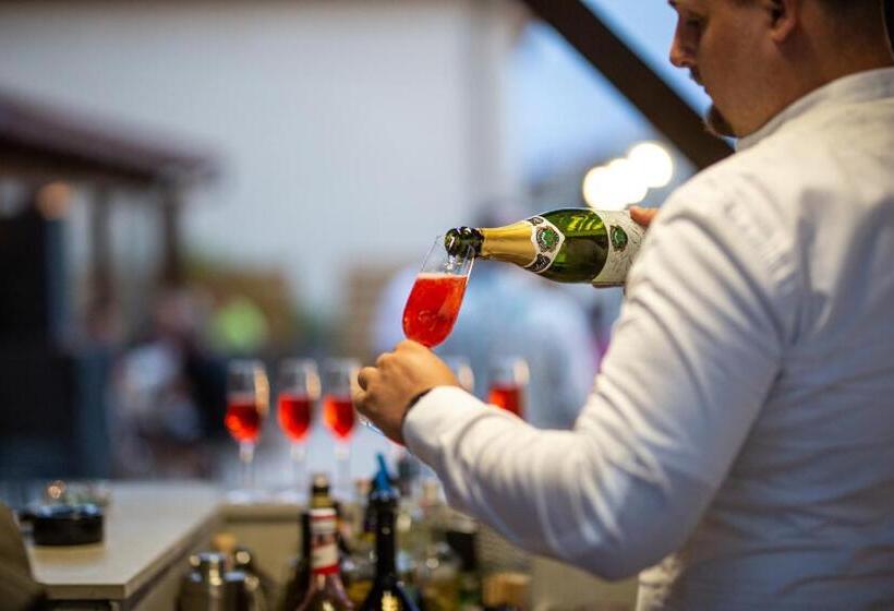 فندق Meliores Rooms & Restaurant