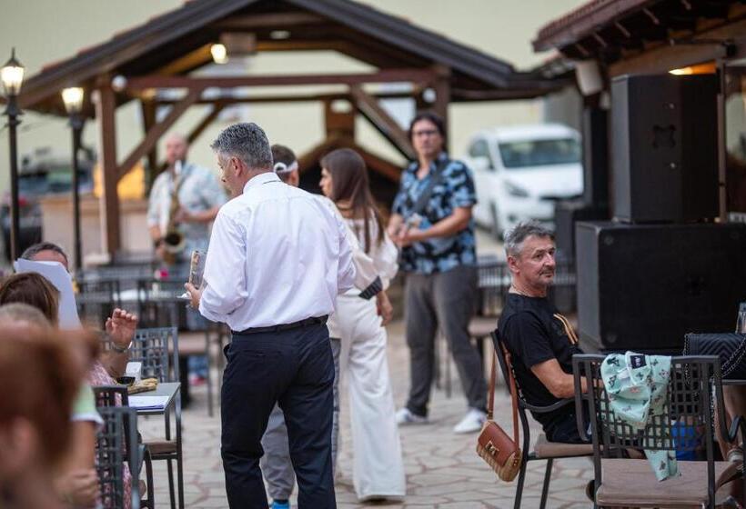 فندق Meliores Rooms & Restaurant