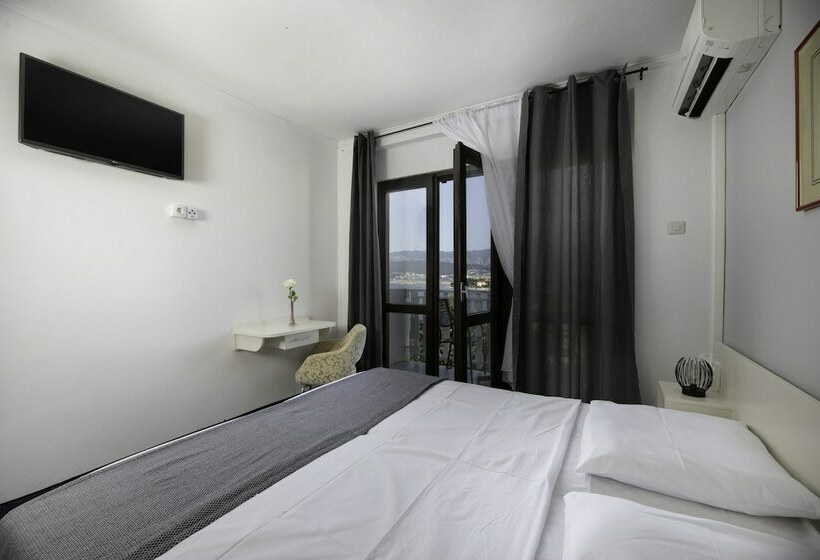 فندق Meliores Rooms & Restaurant