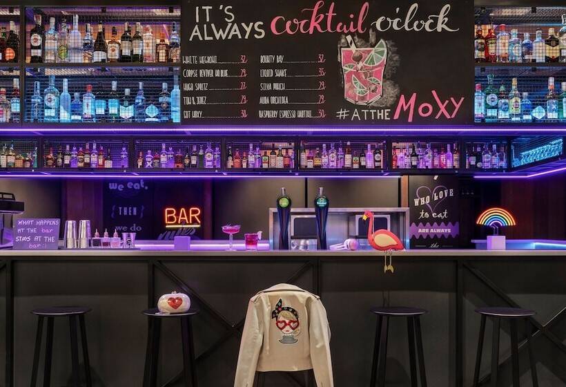 ホテル Moxy Szczecin City