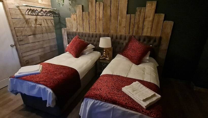 酒店 The Waterside Bar Rooms & Restaurant