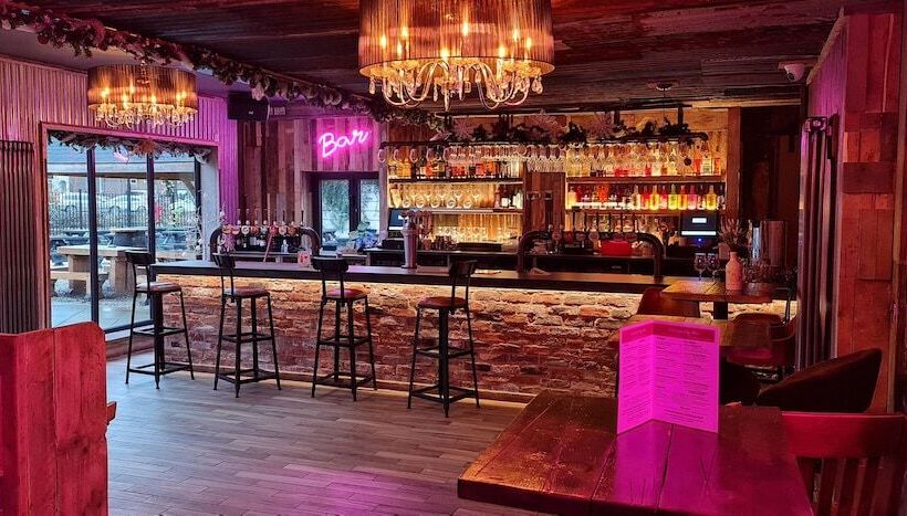 酒店 The Waterside Bar Rooms & Restaurant