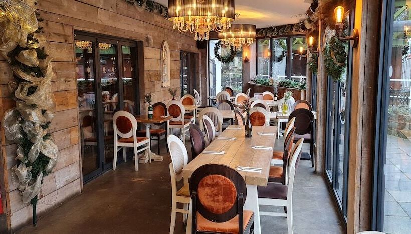 酒店 The Waterside Bar Rooms & Restaurant