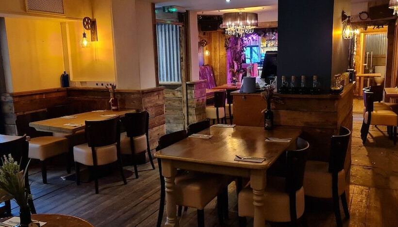 酒店 The Waterside Bar Rooms & Restaurant