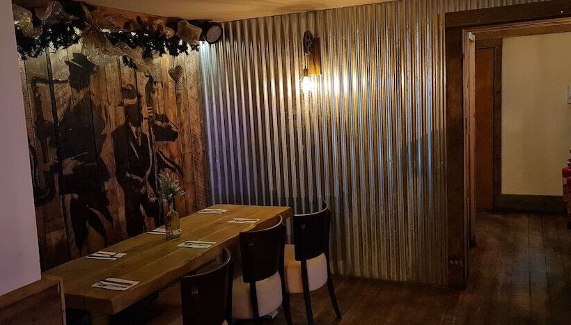 酒店 The Waterside Bar Rooms & Restaurant