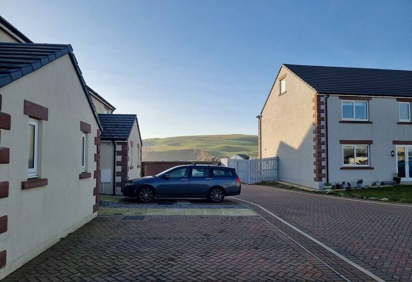 Impeccable Beachfront 2 Bed Cottage In St Bees
