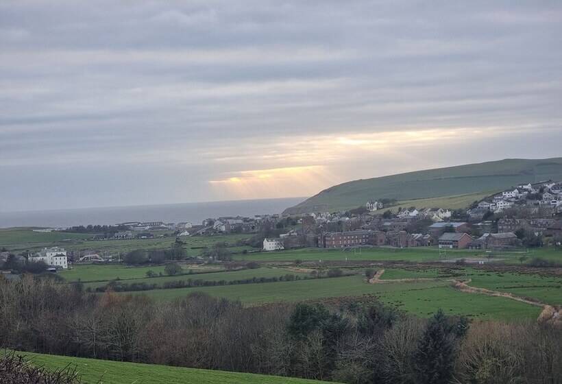 Impeccable Beachfront 2 Bed Cottage In St Bees
