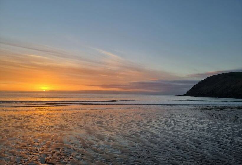 Impeccable Beachfront 2 Bed Cottage In St Bees