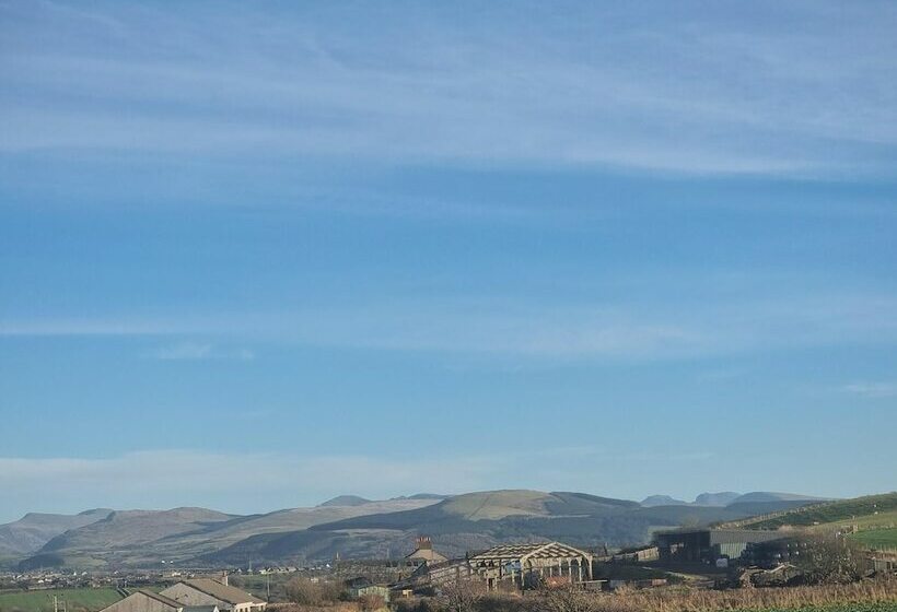 Impeccable Beachfront 2 Bed Cottage In St Bees