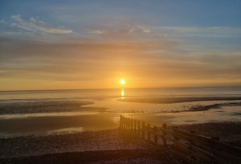 Impeccable Beachfront 2 Bed Cottage In St Bees