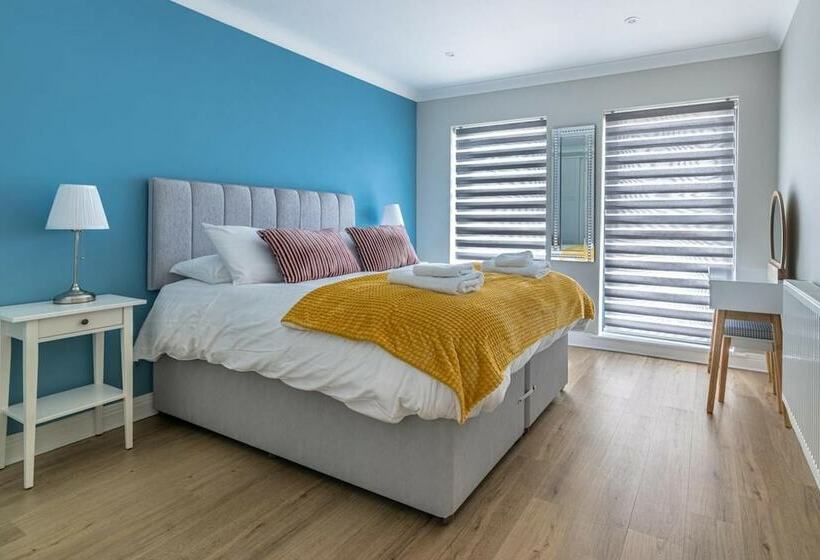 New Stunning 3bd Family Home Seaford, East Sussex