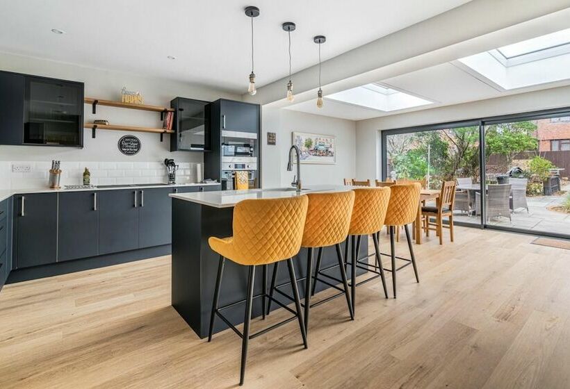 New Stunning 3bd Family Home Seaford, East Sussex