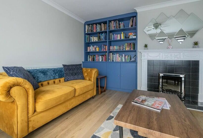 New Stunning 3bd Family Home Seaford, East Sussex