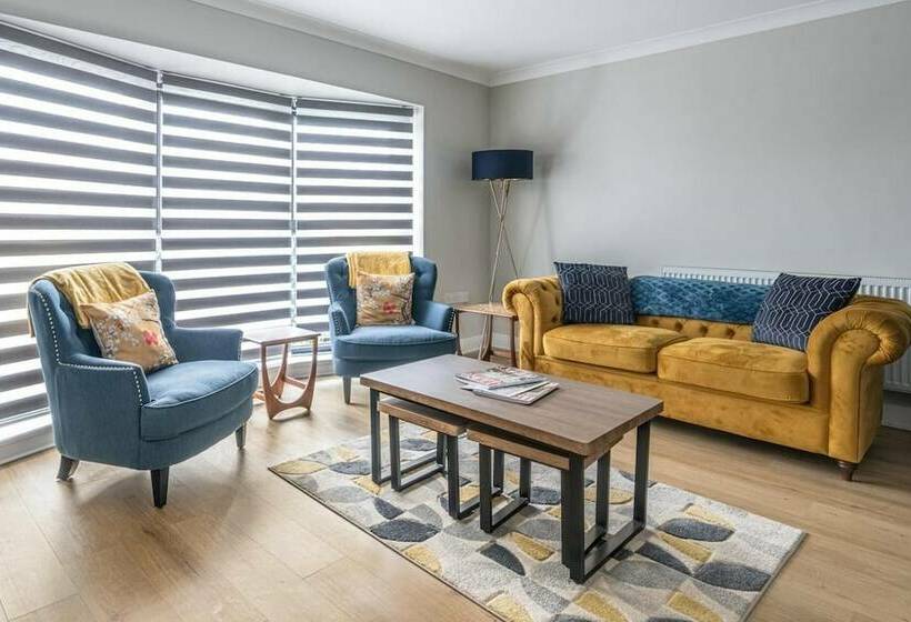 New Stunning 3bd Family Home Seaford, East Sussex