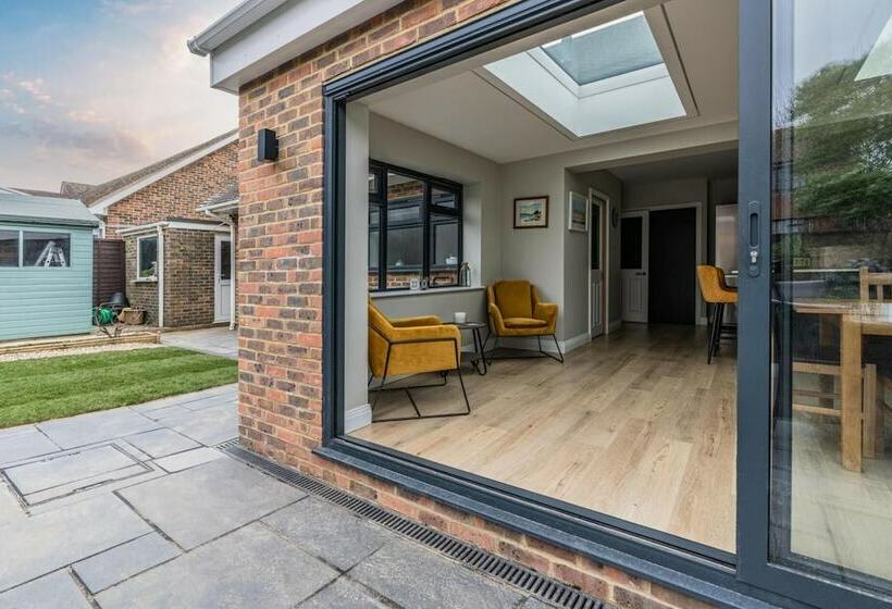 New Stunning 3bd Family Home Seaford, East Sussex