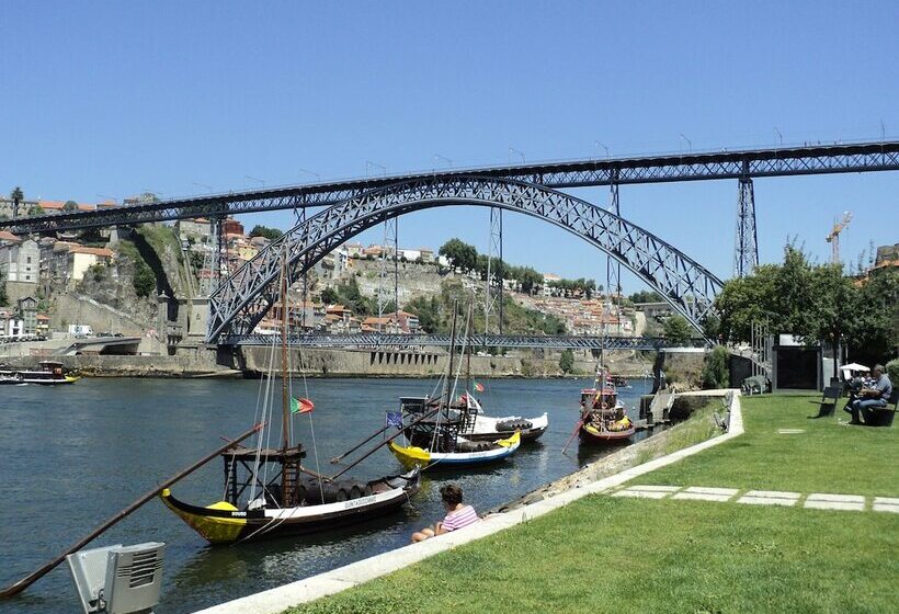 פנסיון Grannys Guesthouse