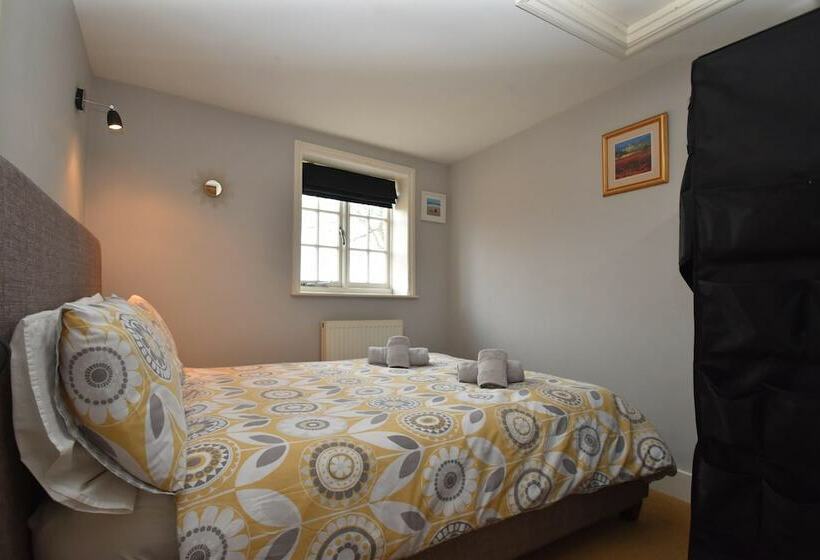 Rose Mullion Cottage