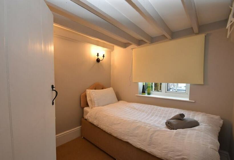 Rose Mullion Cottage