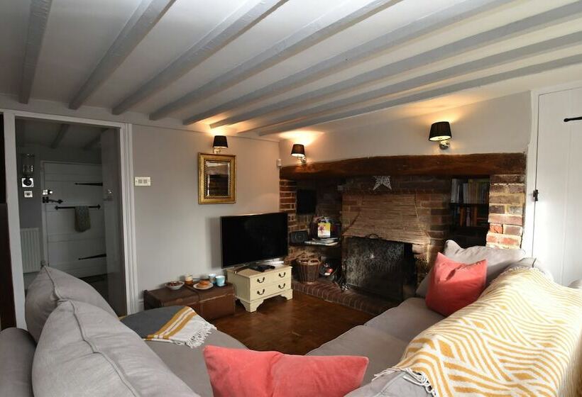 Rose Mullion Cottage