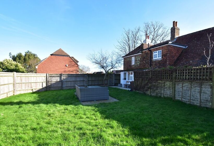 Rose Mullion Cottage