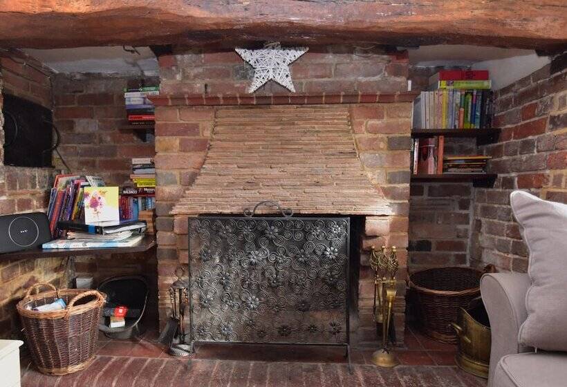 Rose Mullion Cottage