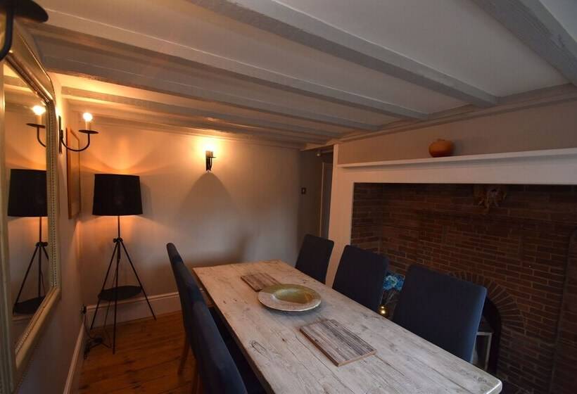 Rose Mullion Cottage