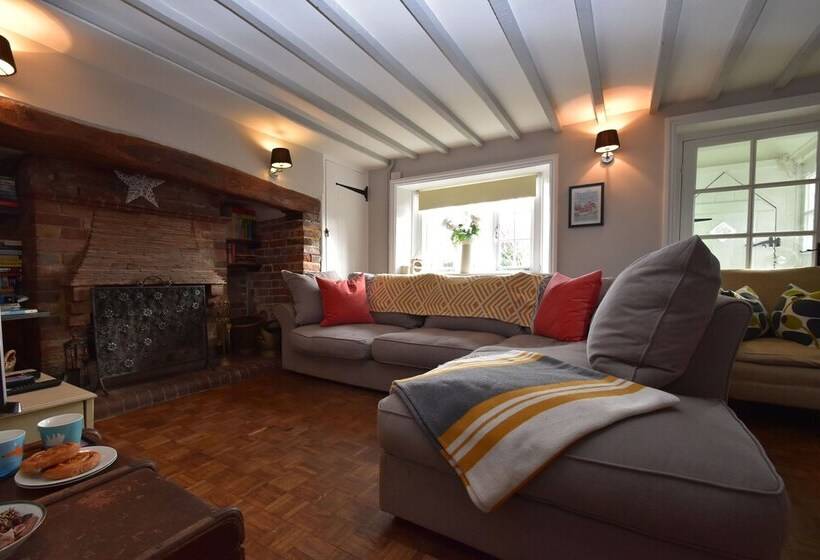 Rose Mullion Cottage