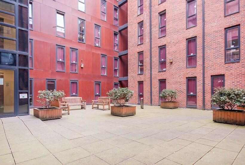 Vibrant Rooms Sheffield   Hostel