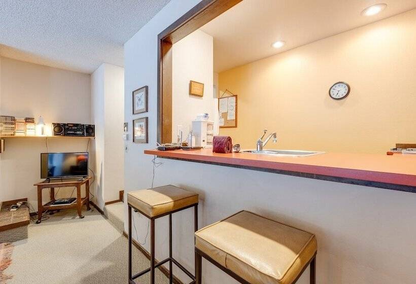 33sw   Wifi   Fireplace   Amenities   Sleeps 4