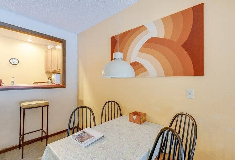 33sw   Wifi   Fireplace   Amenities   Sleeps 4