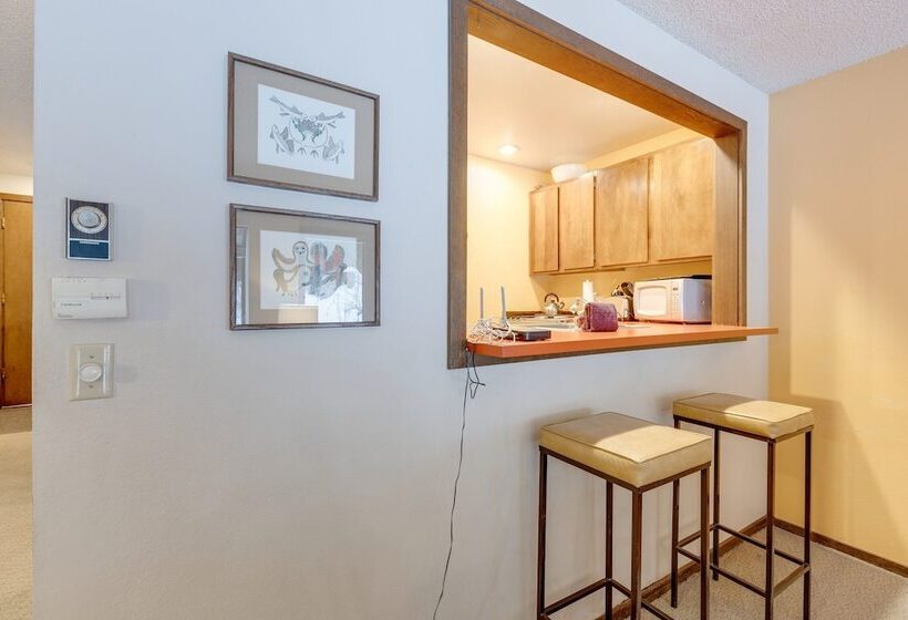 33sw   Wifi   Fireplace   Amenities   Sleeps 4