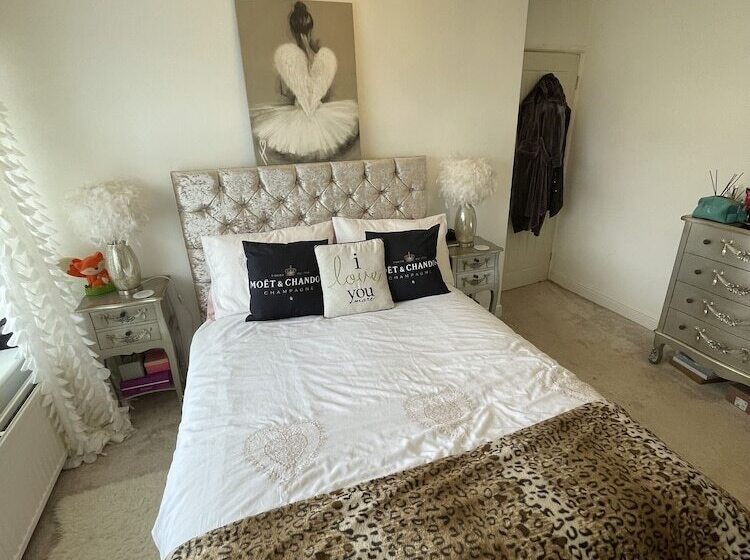 Beautiful 2 Bed Bungalow In Canvey Island