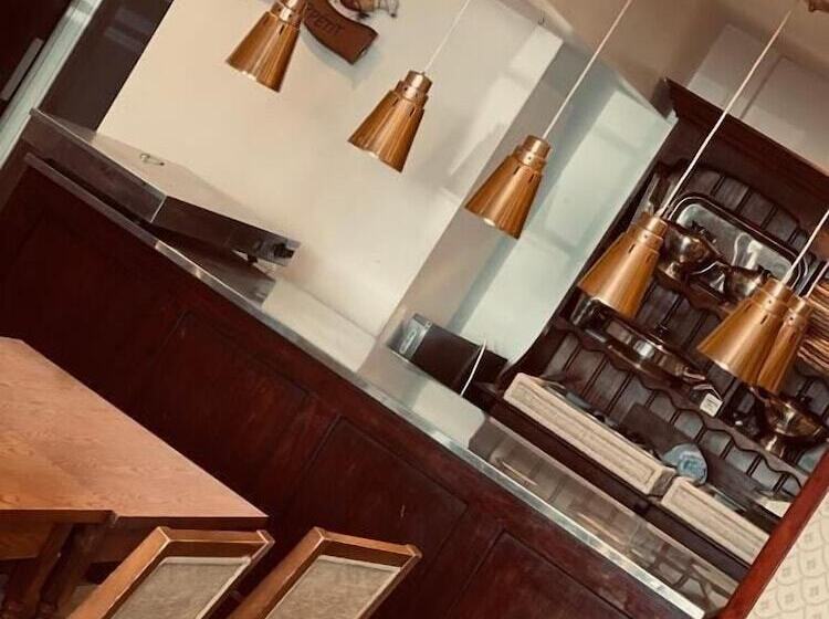 مبيت وإفطار White Stag Lodge