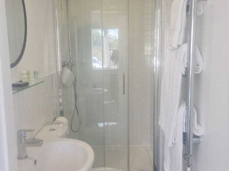 مبيت وإفطار White Stag Lodge