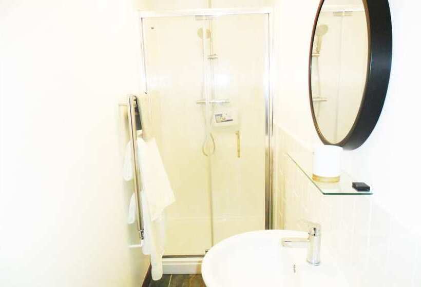 مبيت وإفطار White Stag Lodge