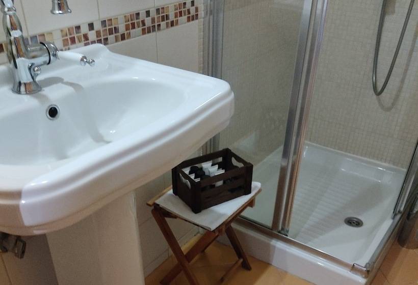 تختخواب و صبحانه Yliessa