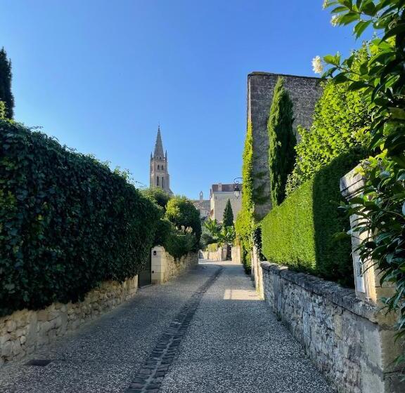 هتل La Maison Du Clocher