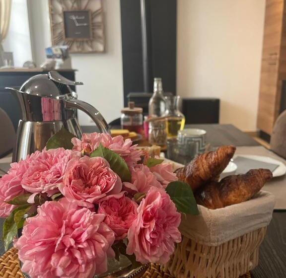 هتل La Maison Du Clocher