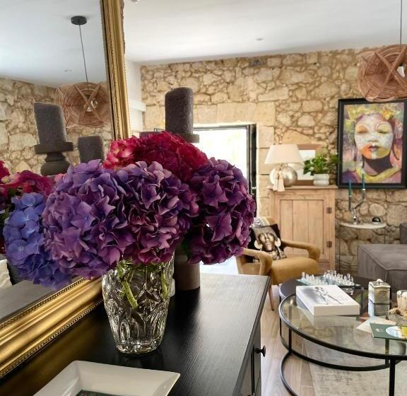 هتل La Maison Du Clocher