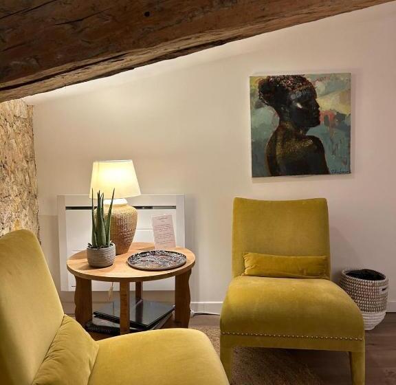 هتل La Maison Du Clocher