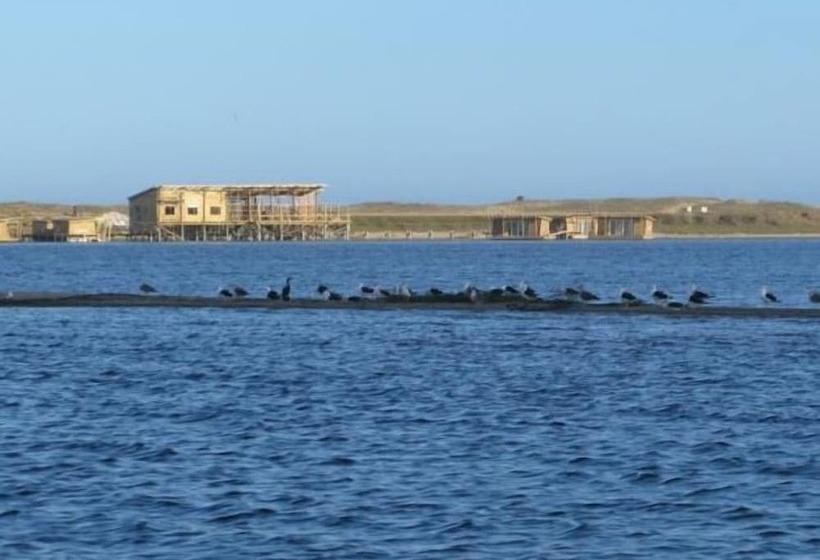 فندق Laguna Garzon Lodge