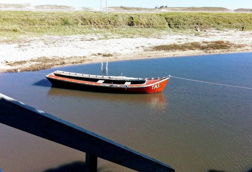 فندق Laguna Garzon Lodge