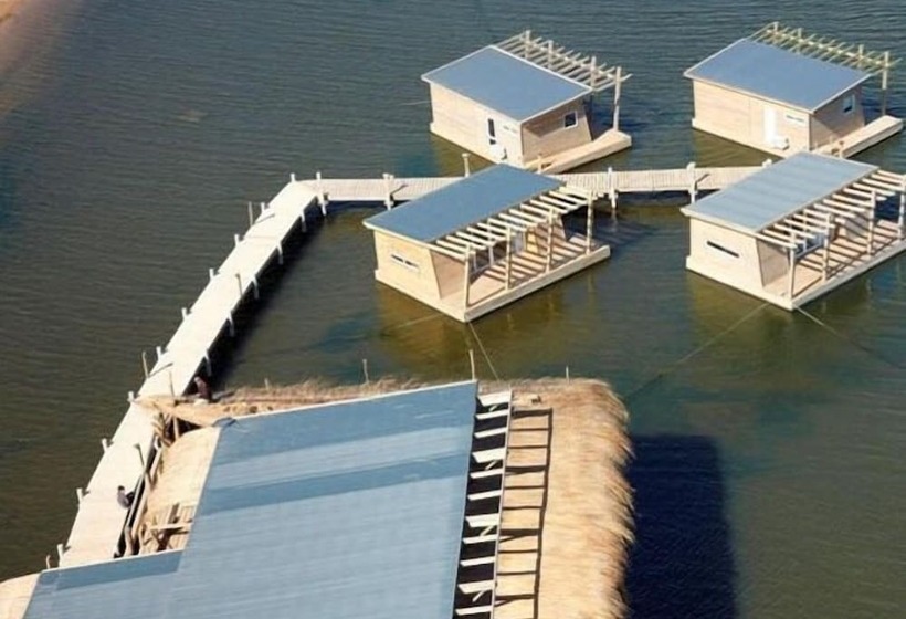 فندق Laguna Garzon Lodge