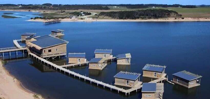 فندق Laguna Garzon Lodge