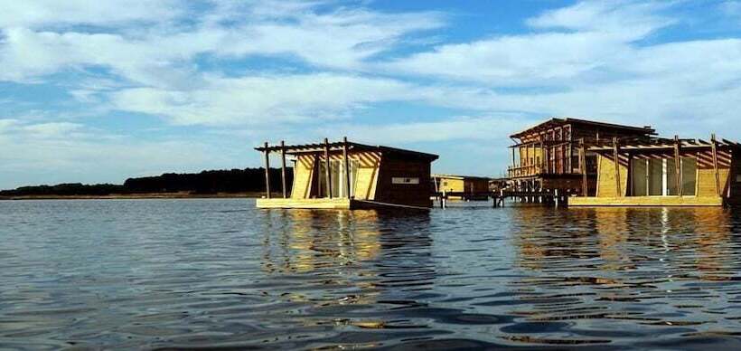 فندق Laguna Garzon Lodge