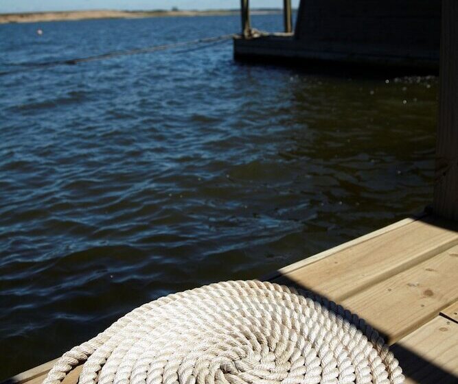 هتل Laguna Garzon Lodge