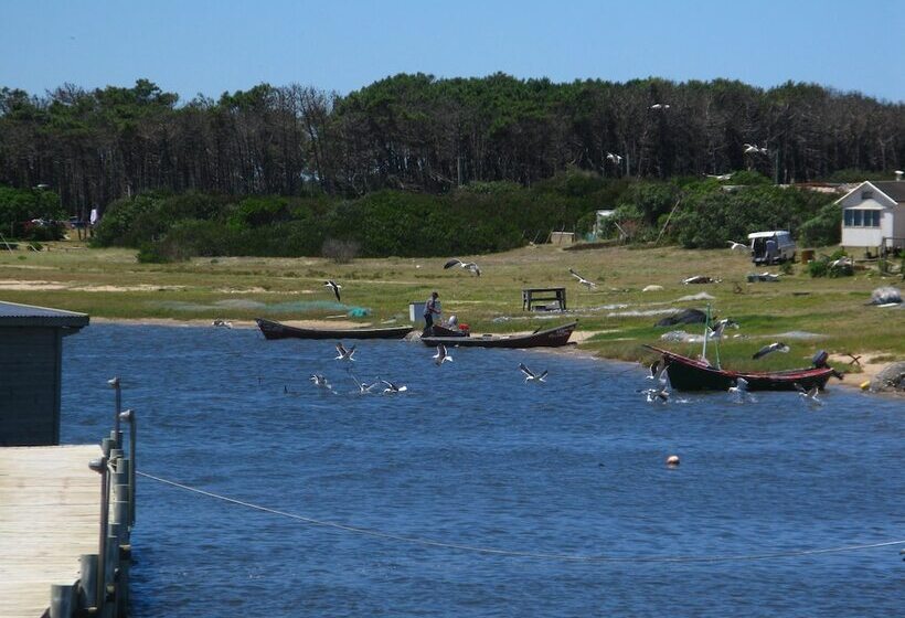 فندق Laguna Garzon Lodge