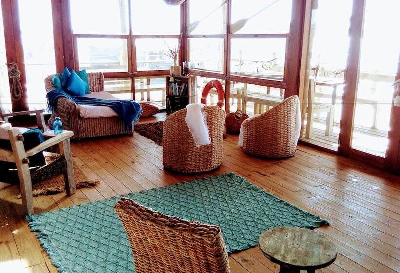 فندق Laguna Garzon Lodge