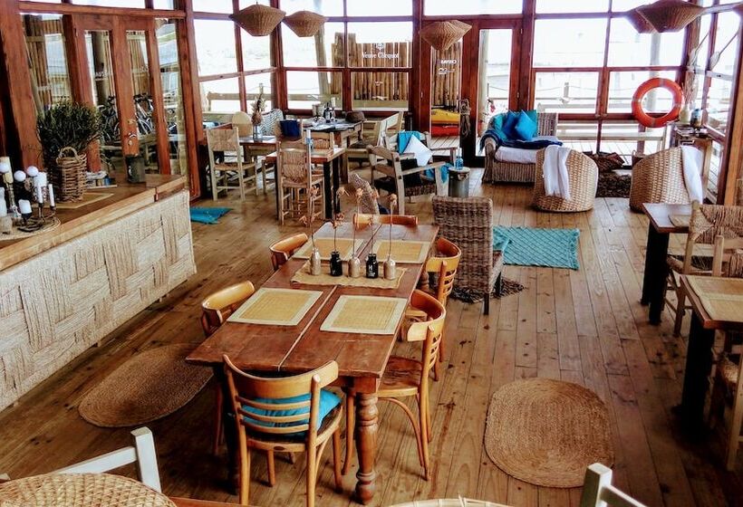 هتل Laguna Garzon Lodge